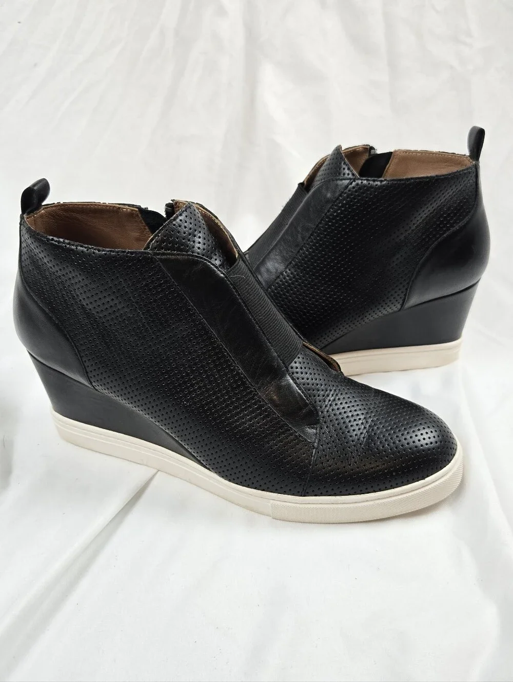 Linea Paolo Black Perforated Leather Wedge Sneakers Side Zip Women's 8.5